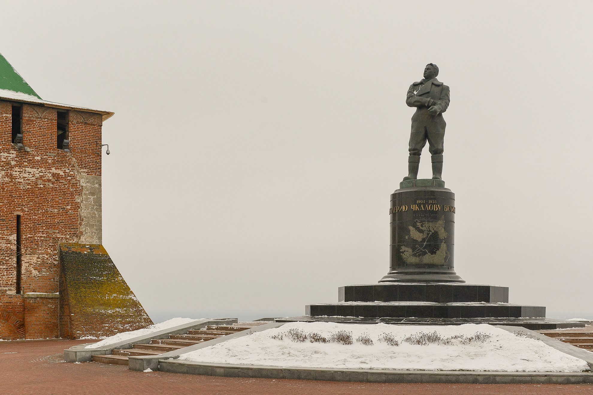 памятник чкалову в нижнем новгороде фото