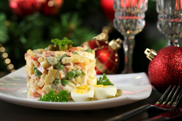 Оливье-шоу! Известные нижегородцы поделились рецептами новогодних блюд