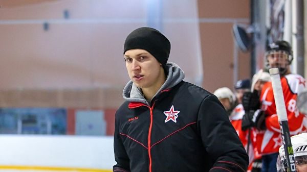 Тренер на матче спас хоккеиста от смерти в Нижегородской области