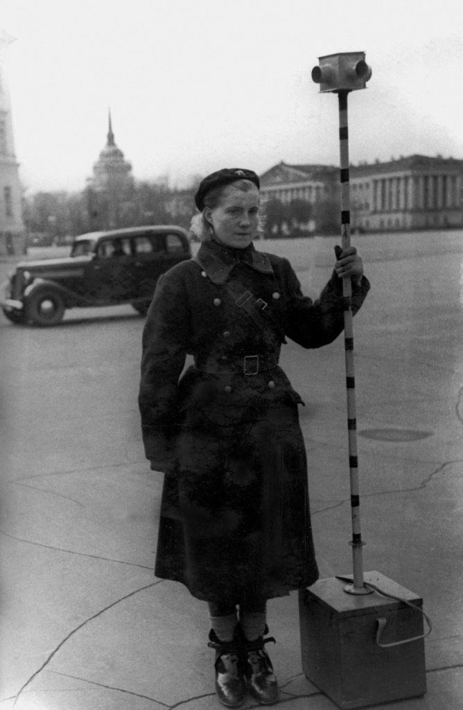 1942. Площадь Урицкого. Блокадный светофор