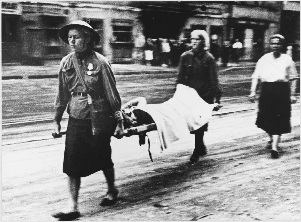 1943. Ленинград в блокаде. Эвакуация раненых после артобстрела