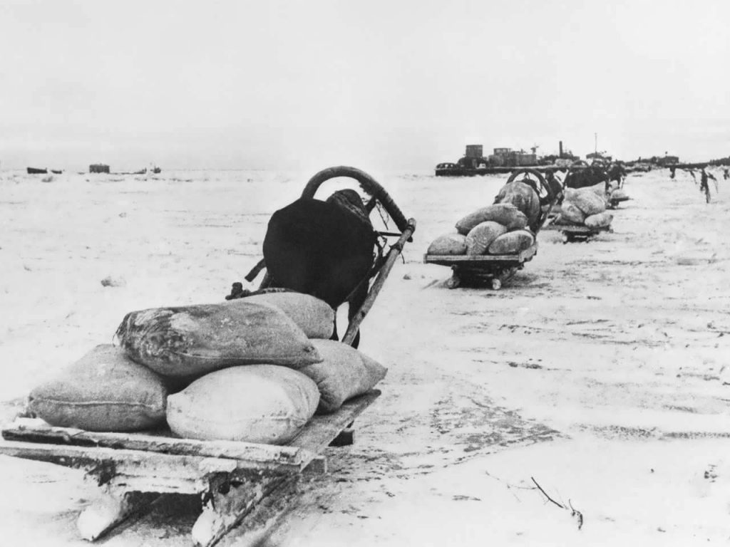 1941, 24 ноября. Первый санный обоз отправляется в блокадный Ленинград по льду Ладожского озера