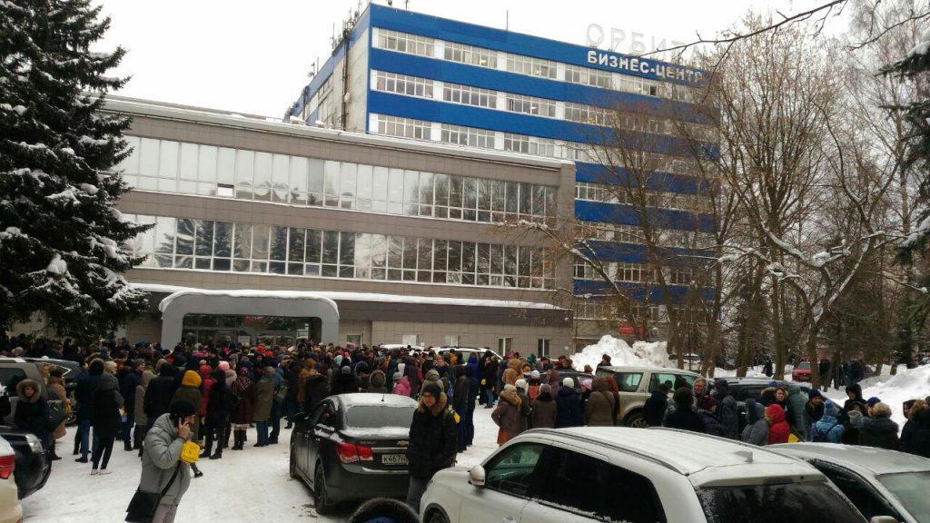 «Пришли письма с угрозами о взрыве». Массовая эвакуация больниц и ТЦ прошла в Нижнем Новгороде