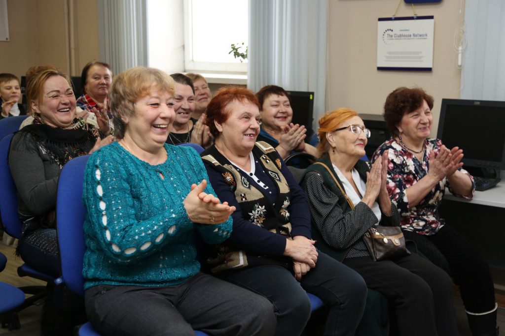 «У старости свои радости». Нижегородских пенсионеров научили оздоровительным танцам