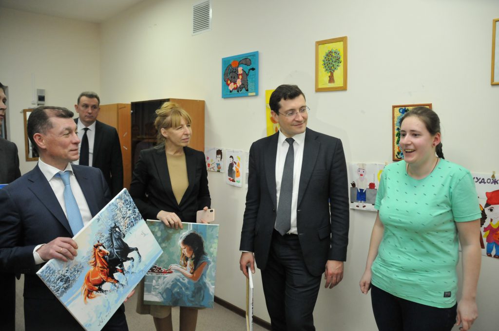 Максим Топилин и Глеб Никитин посетили ресурсный центр для детей с особенностями развития в Автозаводском районе
