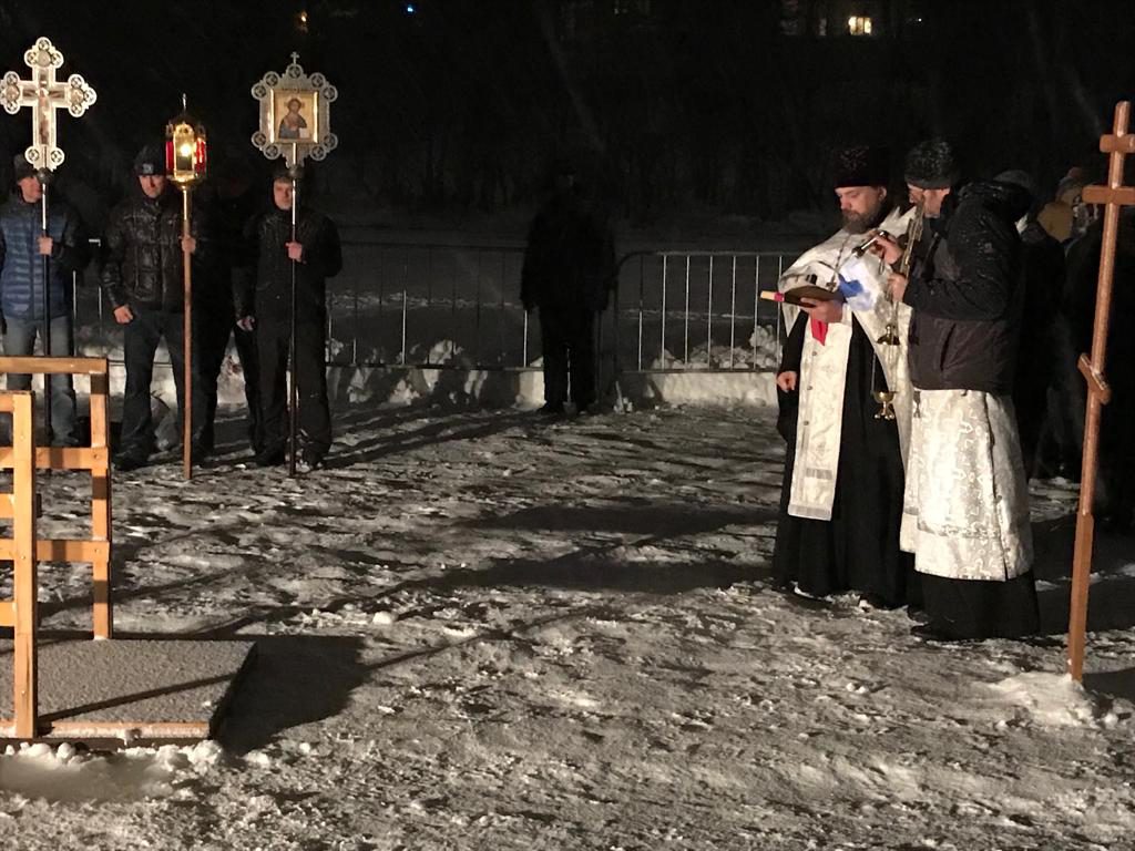 Более 1000 жителей Дзержинска искупались в Святом озере в Крещенскую ночь