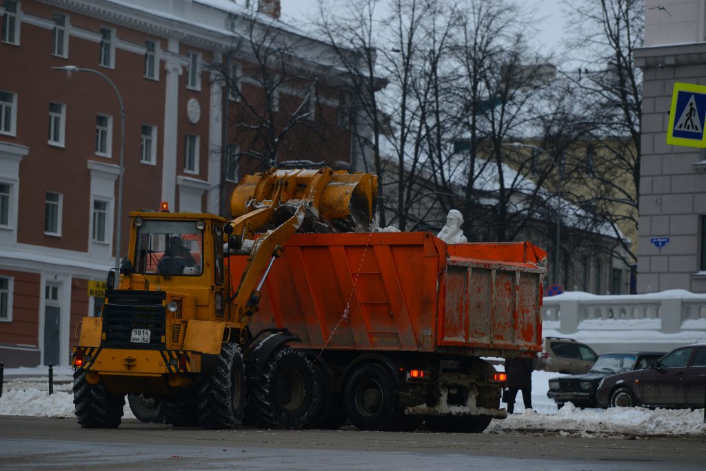 Полный завал. Чем грозит нижегородцам незаконный сброс снега