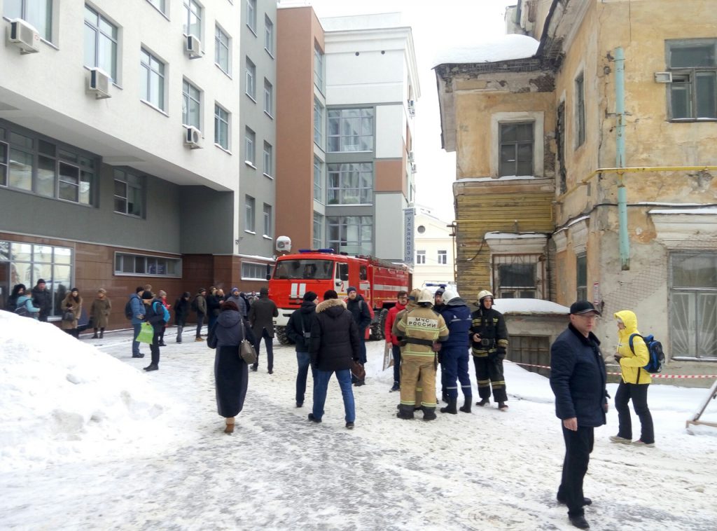 Бизнес-центр в центре Нижнего эвакуировали из-за сообщения о бомбе (ФОТО)