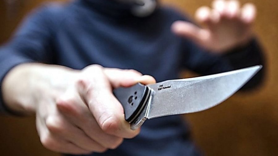 Нижегородец ударил жену ножом по «указанию голосов в голове»