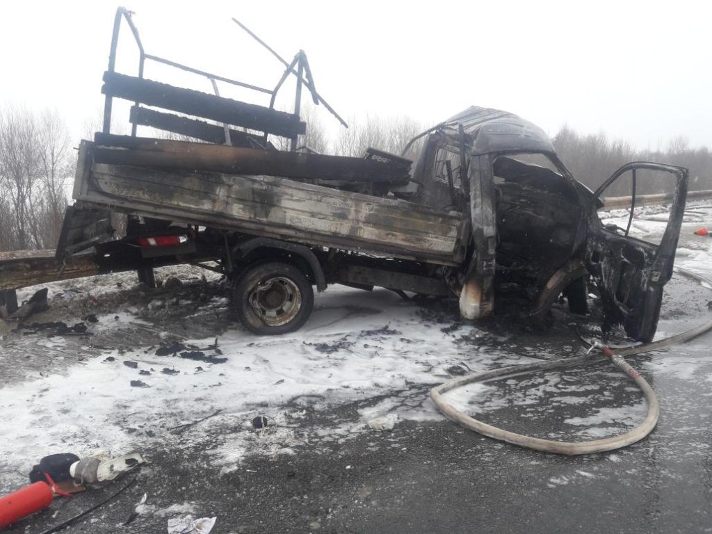 Водитель сгорел заживо в ГАЗели, попав в ДТП на трассе под Нижним Новгородом (ФОТО)