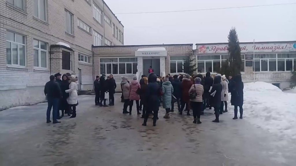 В Дзержинске родители стоят в очереди 10 дней, чтобы записать ребенка в первый класс