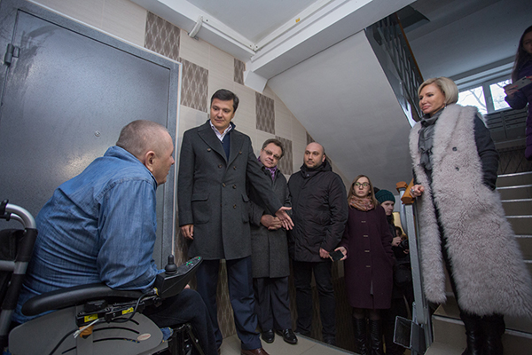 После вмешательства «Единой России» установлен пандус для инвалида в Приокском районе