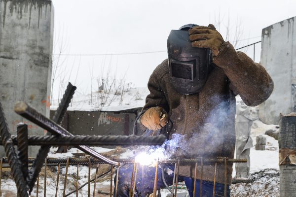 >Сварщик получил серьёзные ожоги при ремонте оборудования на производстве в Тоншаево