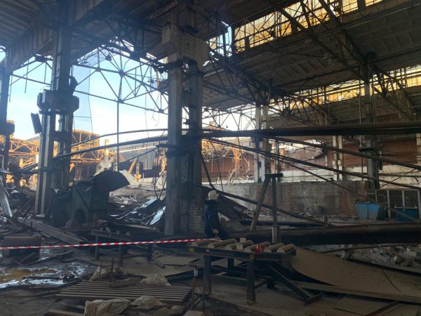 У здания бывшего завода «Химмаш» в Дзержинске обрушилась кровля: есть погибшие (ФОТО)