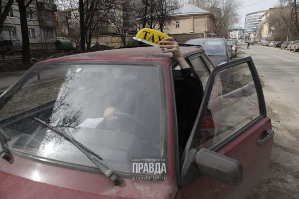 27 административных протоколов составили сотрудники ГИБДД на нижегородских таксистов во время рейда