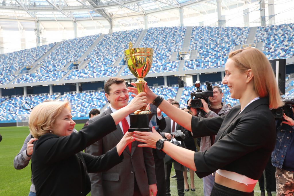 Глеб Никитин и Ольга Голодец наградили волейболисток нижегородской «Спарты»