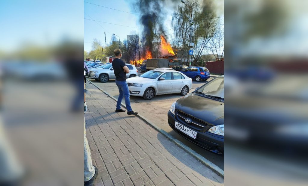 В частном доме в Нижнем Новгороде произошел пожар (ВИДЕО)