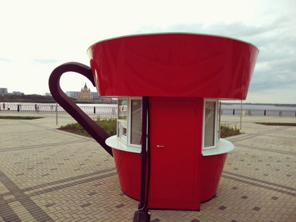 Гигантская чашка появилась на Нижневолжской набережной