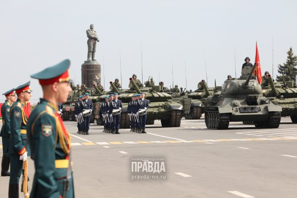 Со слезами на глазах. 10 мгновений Парада Победы в Нижнем Новгороде