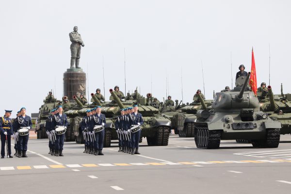 Шагом марш! 10 ярких фото с генеральной репетиции военного парада в Нижнем Новгороде