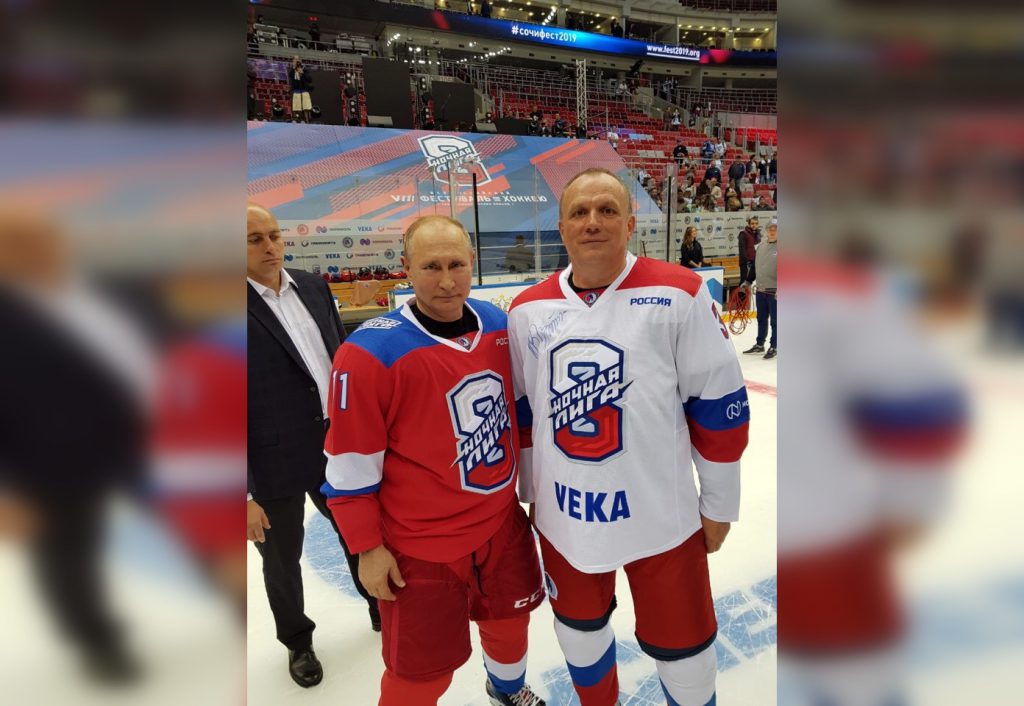 Бизнесмен из Сарова сыграл в хоккей с Путиным