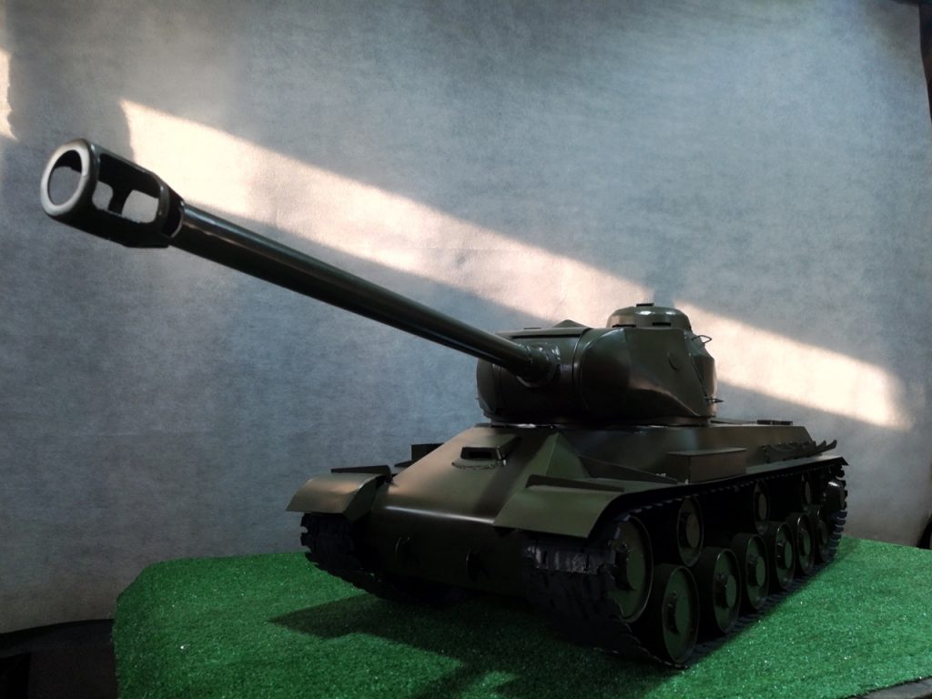 Нижегородский умелец собрал миниатюрную модель знаменитого танка времен Великой Отечественной войны