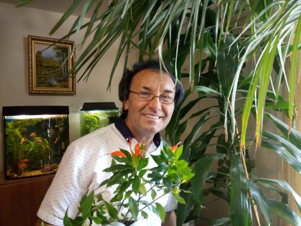 Нижегородский ботаник превратил пустырь перед домом в цветник