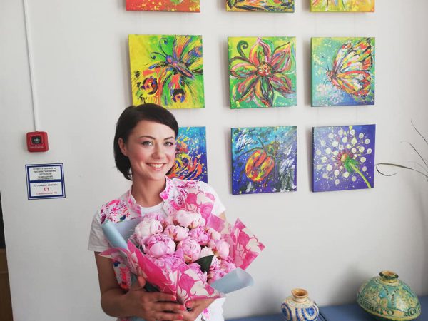 «Я научилась ценить жизнь по-настоящему». Первая в России выставка художницы с ВИЧ открылась в Нижнем Новгороде (ФОТО)