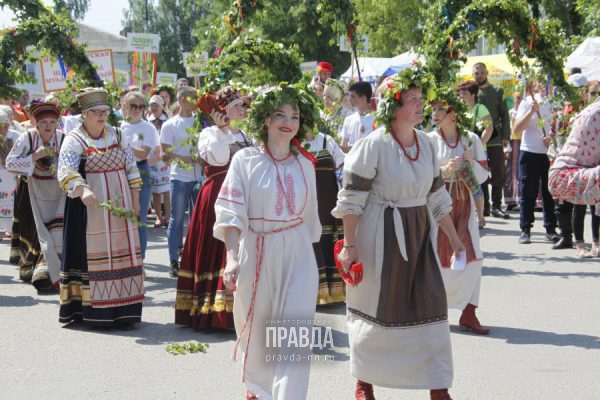 В Красных Баках прошел летний народный фестиваль «Зеленые святки»