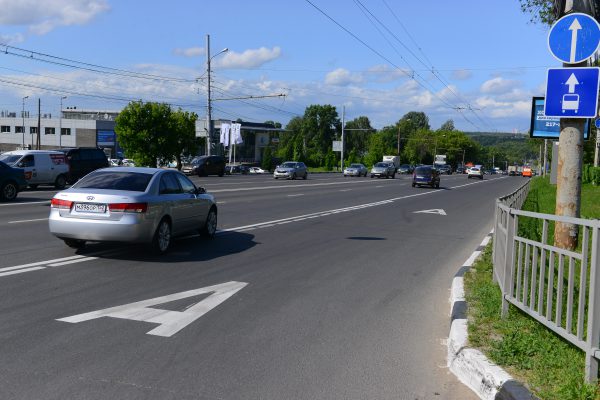 Камеры и дорожные полицейские будут фиксировать езду по выделенной полосе на проспекте Гагарина