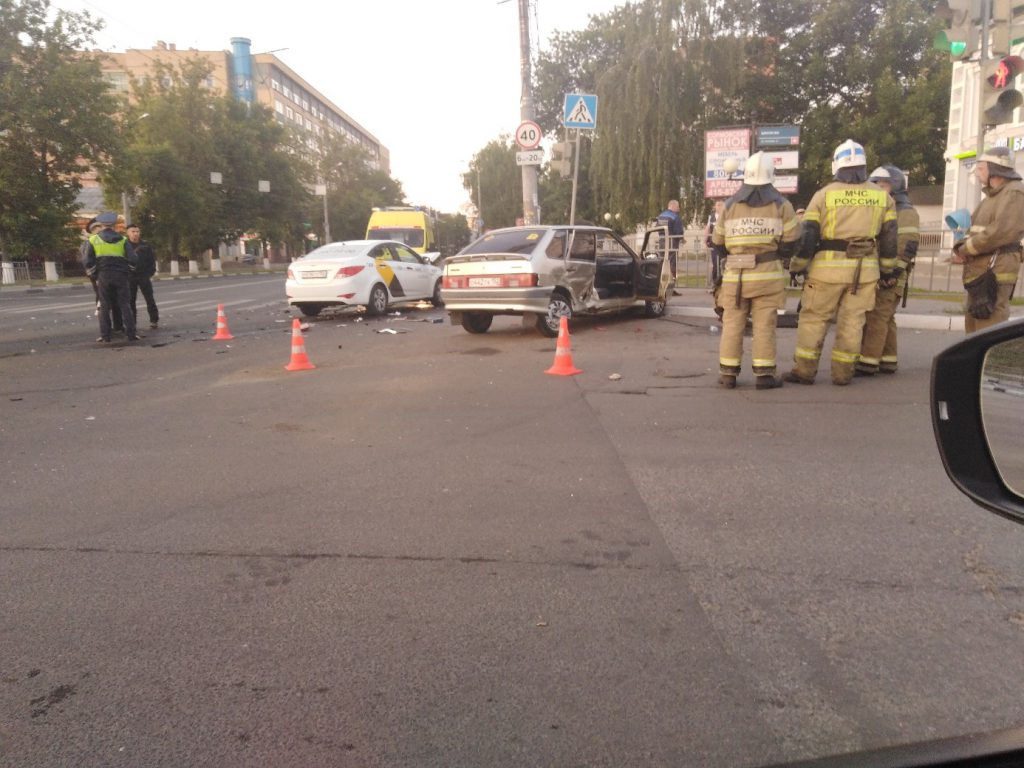 Такси врезалось в «Ладу» в Сормовском районе: пострадали четыре человека (ФОТО)
