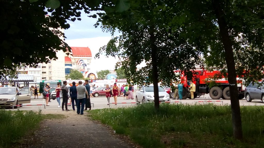 В Дзержинске массово эвакуируют торговые центры (ФОТО)