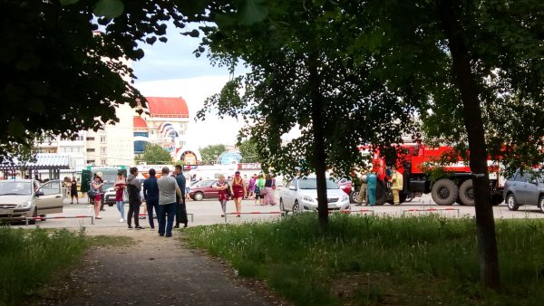 В Дзержинске массово эвакуируют торговые центры (ФОТО)