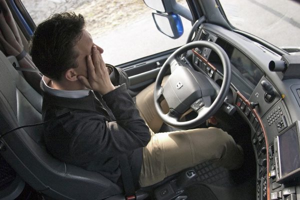56 часов за рулем и электронные ПТС: какие изменения ждут нижегородских автомобилистов с 1 ноября