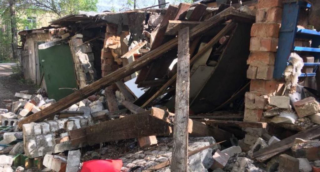 Виновных в обрушении сараев, под завалами которых пострадали двое детей, установит следствие