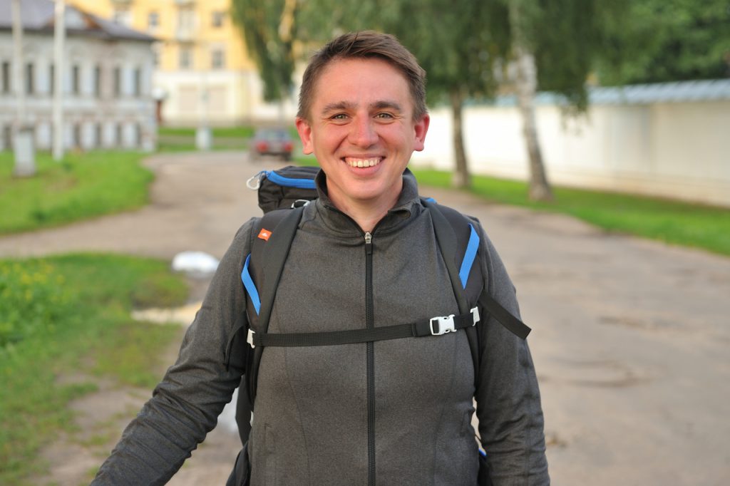 Петербуржец идет пешком в Индию через Нижний Новгород, чтобы собрать деньги на лечение для подростка с ДЦП