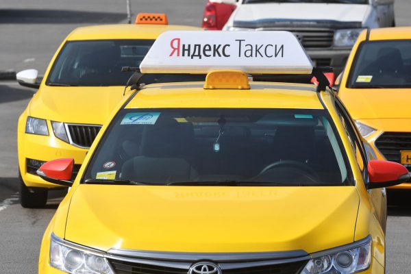 Яндекс покупает такси «Везёт»