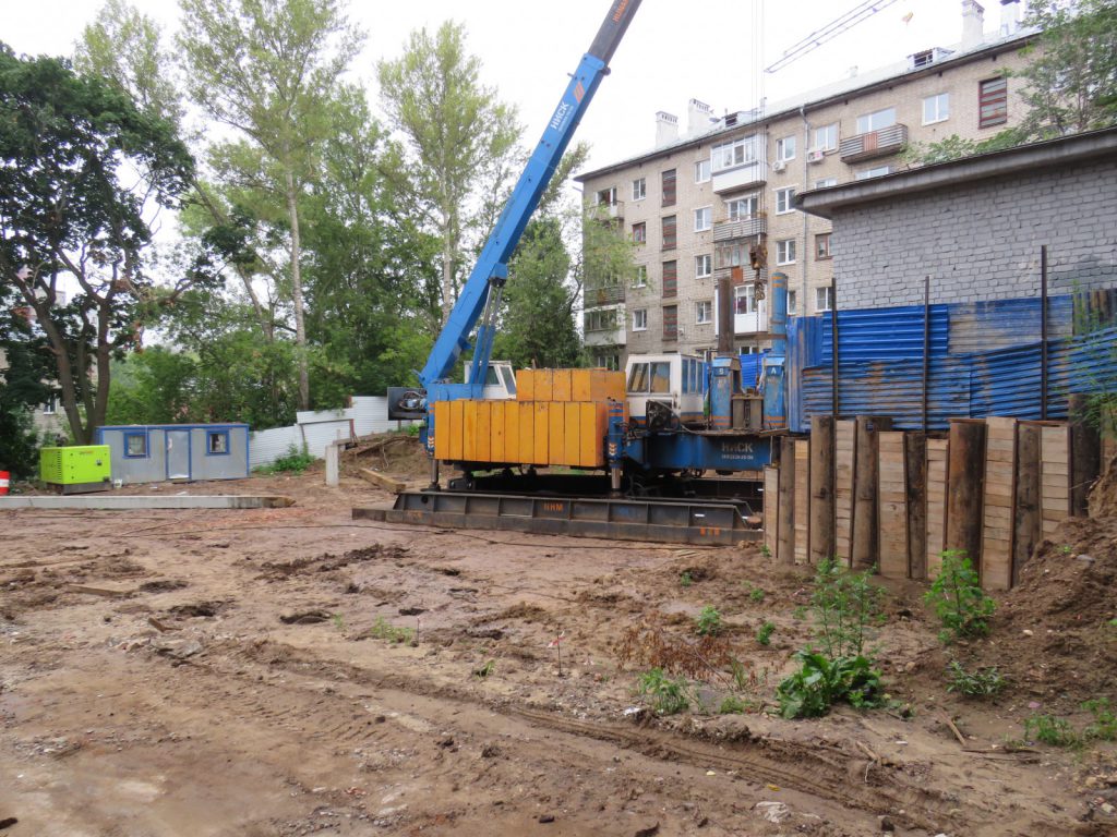 Специалисты госохраны объектов культурного наследия внепланово проверили стройку рядом с домом Ростислава Алексеева
