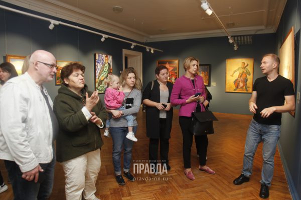 Коллектив «Нижегородского областного информационного центра» прогулялся по выставке «Сокровища музеев России»