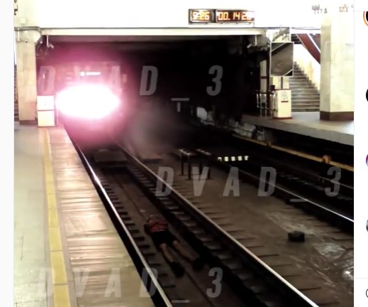 Пранкер Илья Молодцов лёг под движущий поезд метро: сотрудники подземки это отрицают