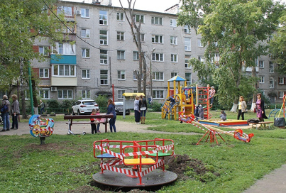 12 новых детских площадок появилось в Ленинском районе по муниципальной программе «100 детских площадок»