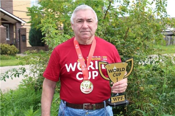 71-летний нижегородец Михаил Бобков рассказал, как стал чемпионом мира по пауэрлифтингу
