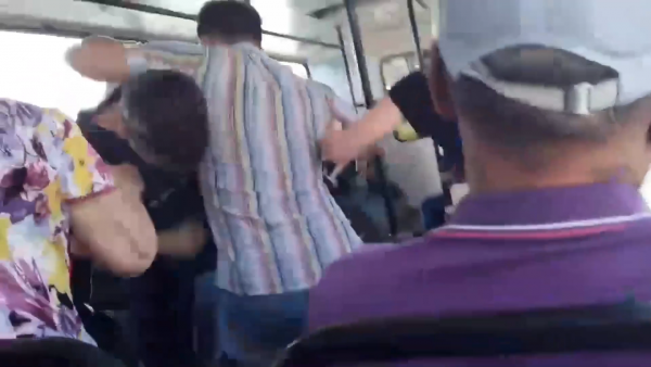 Водитель троллейбуса попал в больницу после драки с безбилетником в Дзержинске (ВИДЕО)