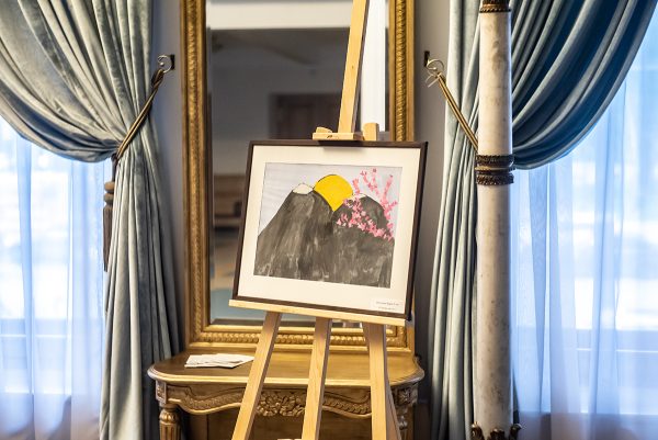 Японские этюды и надежда на жизнь: дети с онкологией создали выставку рисунков для нижегородского театра оперы и балета