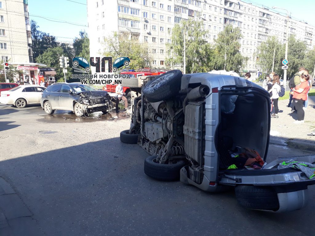 Первоклассник чудом выжил в перевернувшемся автомобиле: новые подробности страшного ДТП в Сормовском районе