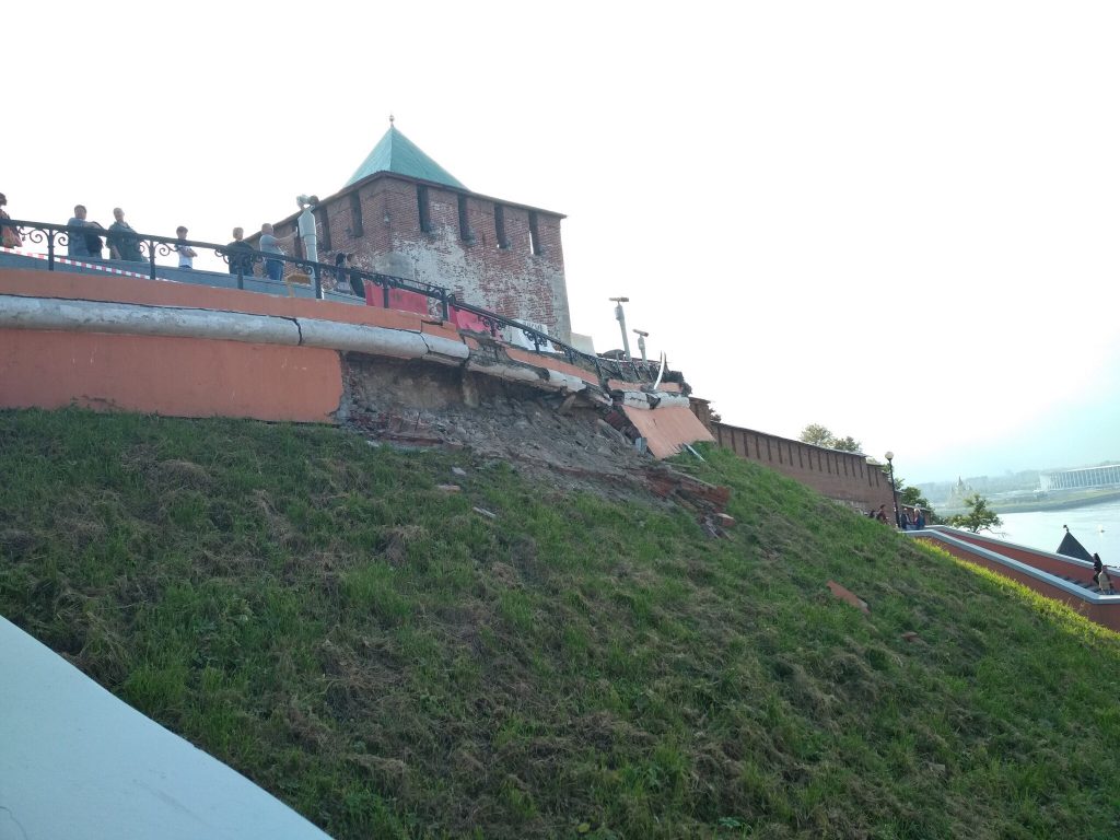 «Спасатели будут дежурить круглосуточно»: Чкаловскую лестницу оцепят до начала ремонта