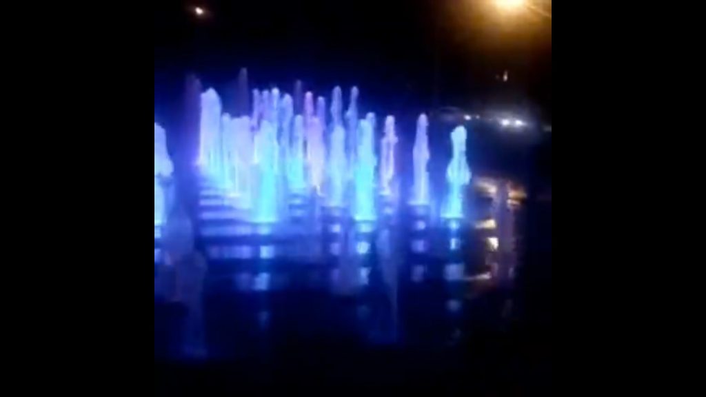 Тестовый запуск сухого фонтана на бульваре Авиастроителей