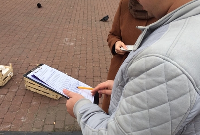 Инспекторы АТИ пресекли незаконную продажу гипсовых бюстов на улице Большой Покровской