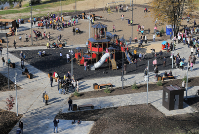 Детский игровой комплекс открылся в центре Автозаводского района