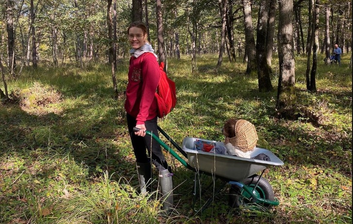 И супермодели по грибы ходят: Наталья Водянова устроила фотосессию в лесу